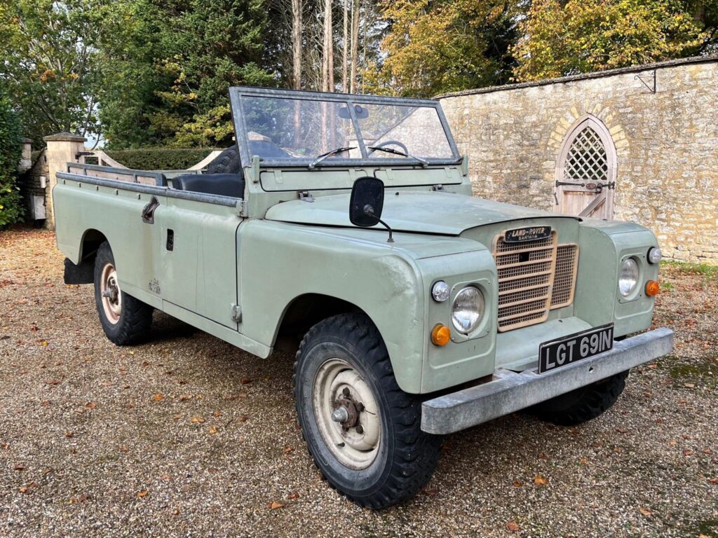 1974 - Land Rover Series III 2.3D 109 Pickup Diesel Manual 1.3 Ton (60 bhp) - £12000